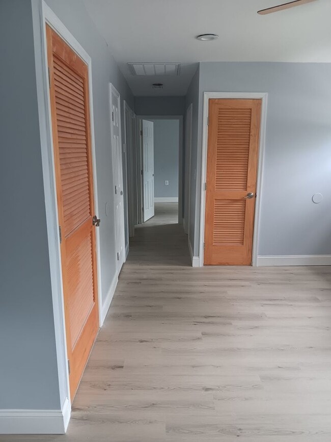 Building Photo - Renovated 3 Bed 2 Bath Single-Family Home ...