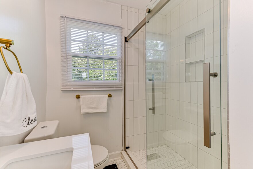 Building Photo - 2701 Oakland Ave