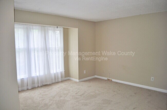 Building Photo - 700 Bishops Park Dr