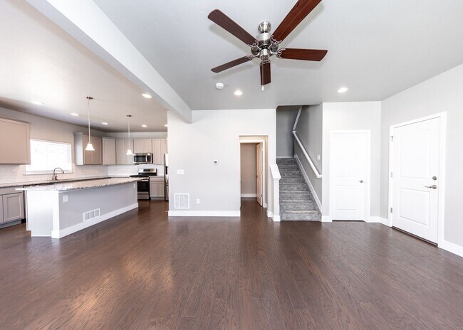 Building Photo - 3 Bedroom Contemporary Townhome off of Austin Bluffs