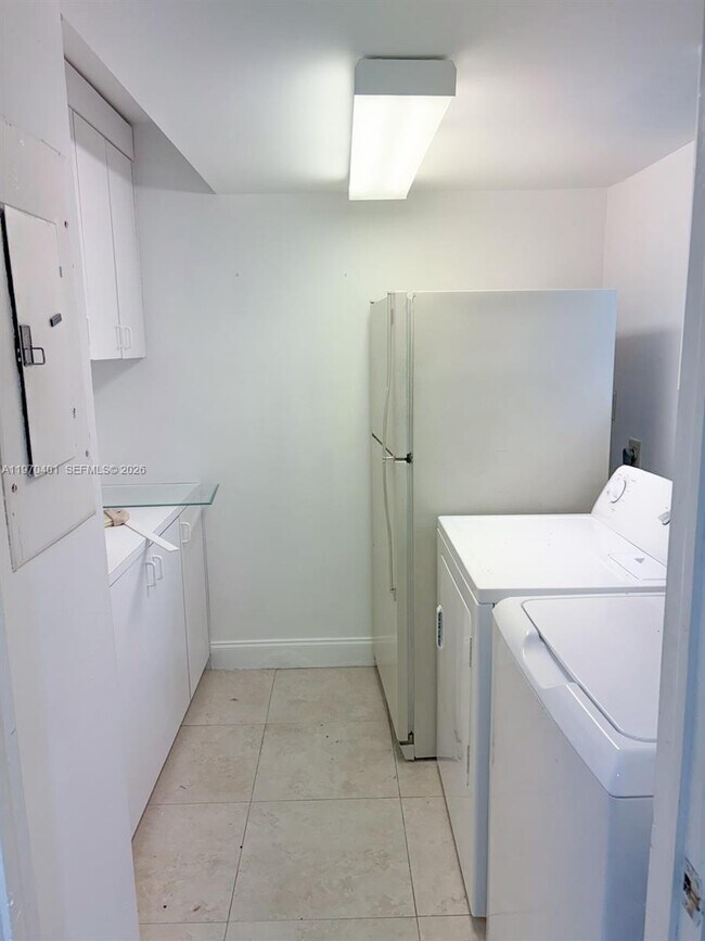 Building Photo - 956 Mockingbird Ln