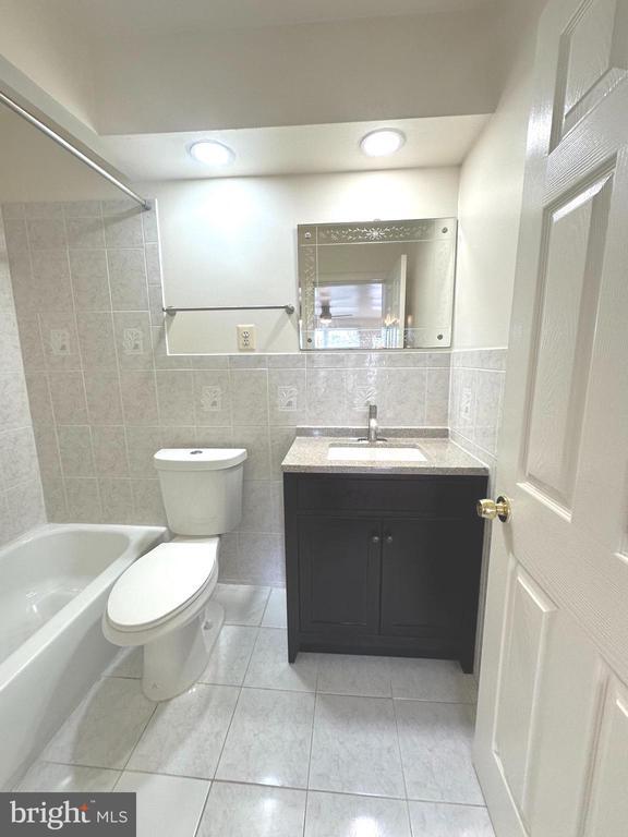 Building Photo - 806 18th St S