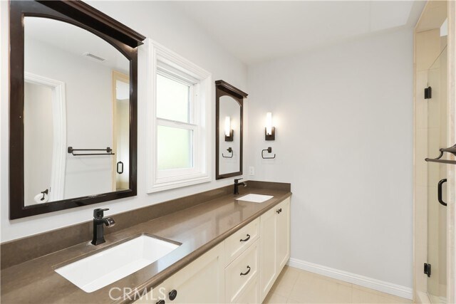 Building Photo - 933 W Riviera Dr