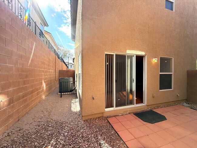 Building Photo - Great 3 bedroom home with open downstairs ...