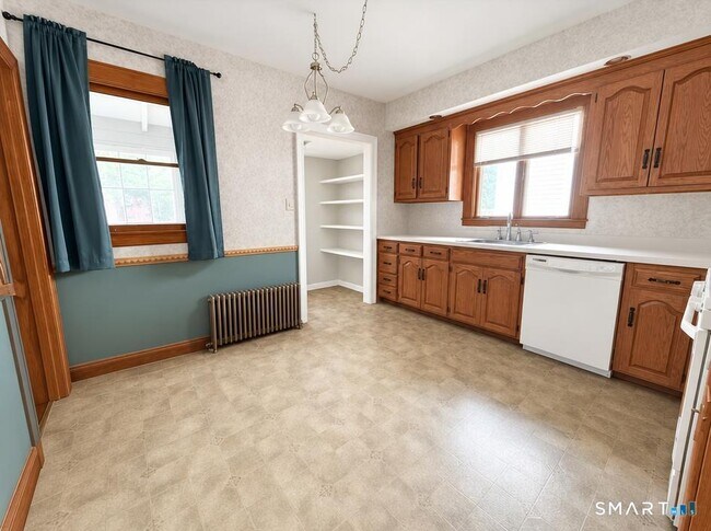 Building Photo - 44 Westphal St