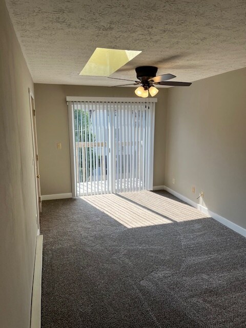 Living room with skylight - 176 Littleton St