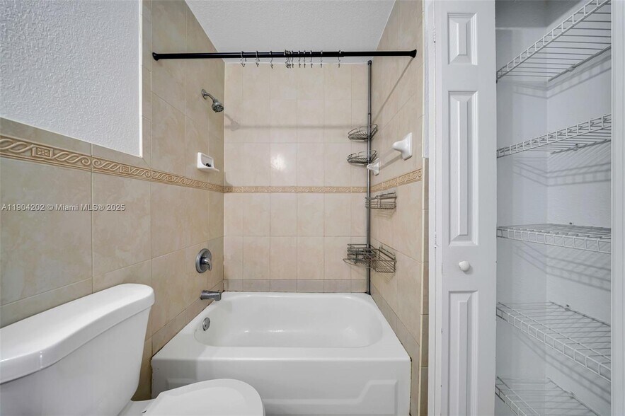 Building Photo - 2814 SW 27th St