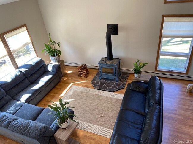 Building Photo - 18-20-20 Gamay Ct