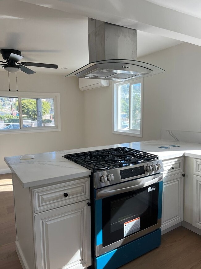 Building Photo - Beautifully Remodeled 2 Bed / 1 Bath Home in Orange