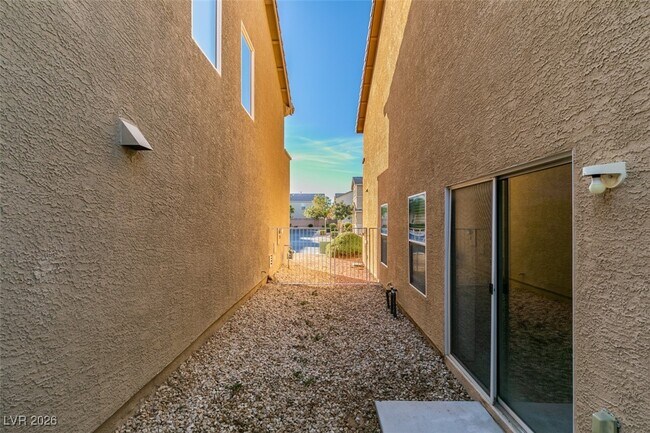 Building Photo - 11924 Lemon Balm St