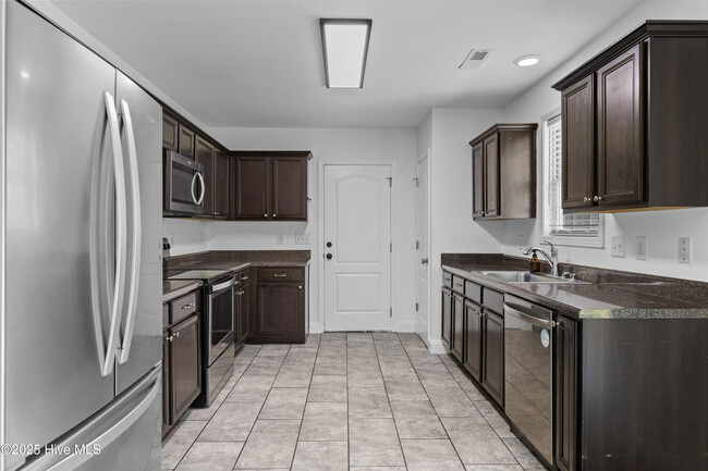 Building Photo - 104 Wild Blossom Dr