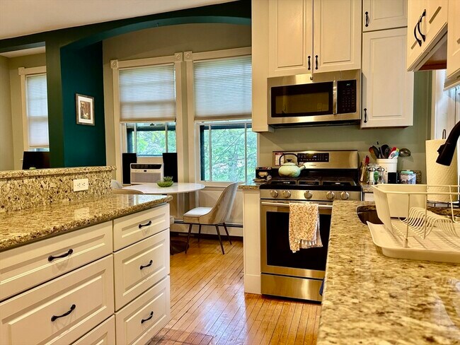 Building Photo - 49 Grove St