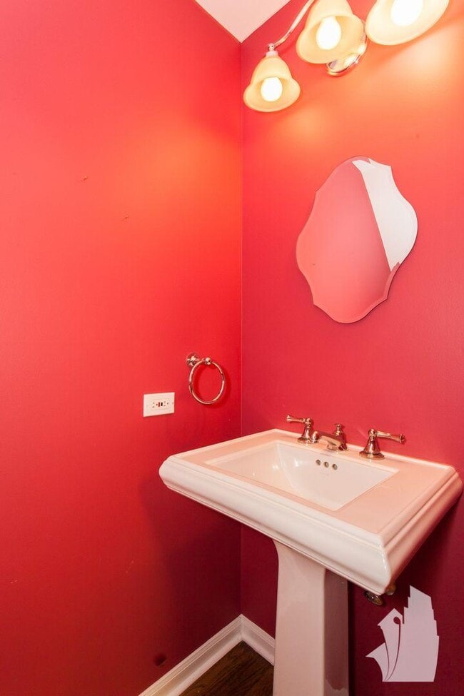 Building Photo - 2 bedroom in Chicago IL 60614