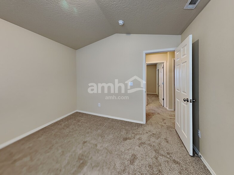 Building Photo - 6360 S White Cliff Ave