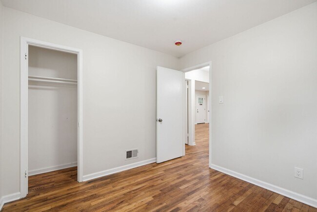 Building Photo - 18 Grandin Cir