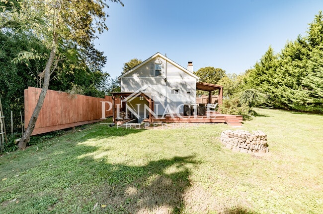 Building Photo - 5840 Quaker Pky