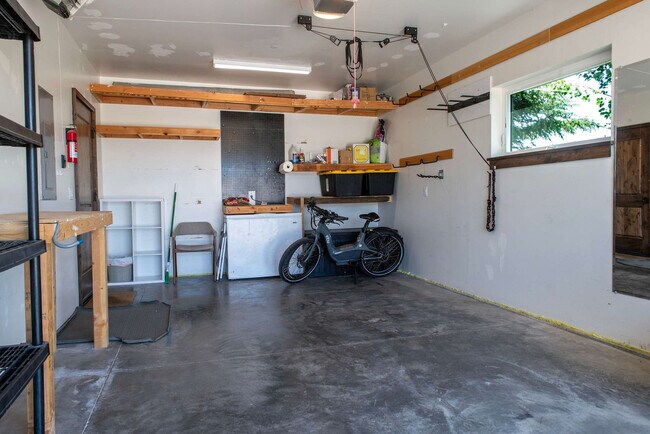 Building Photo - 8551 S 1000 W