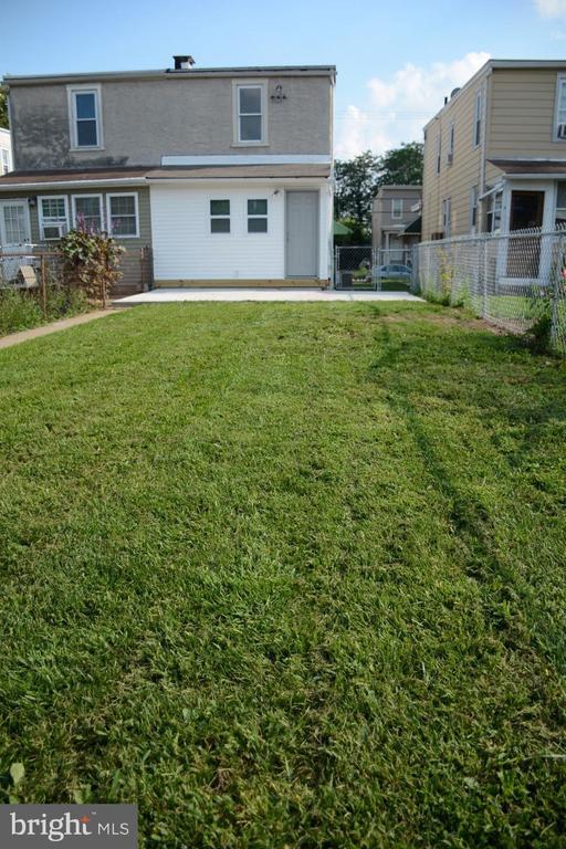 Building Photo - 1235 Maple St