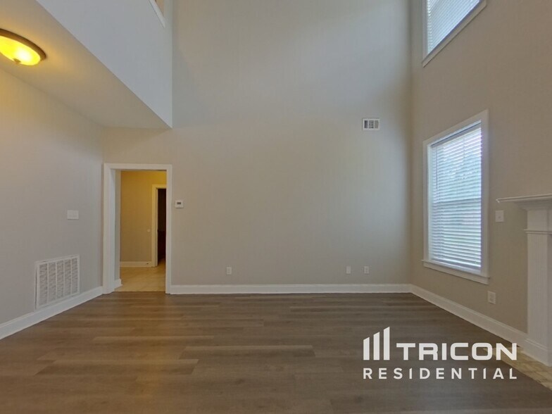 Building Photo - 286 Palamon Dr