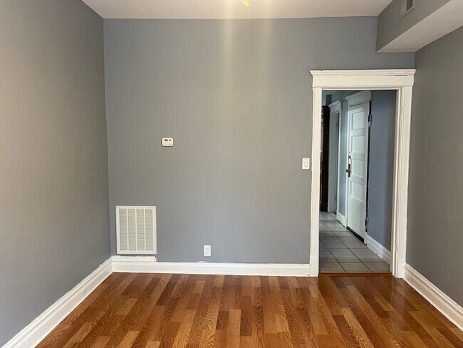 Building Photo - 2532 S Albany Ave