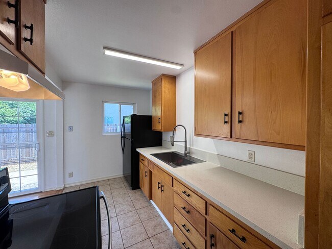 Building Photo - Grant Park Duplexes