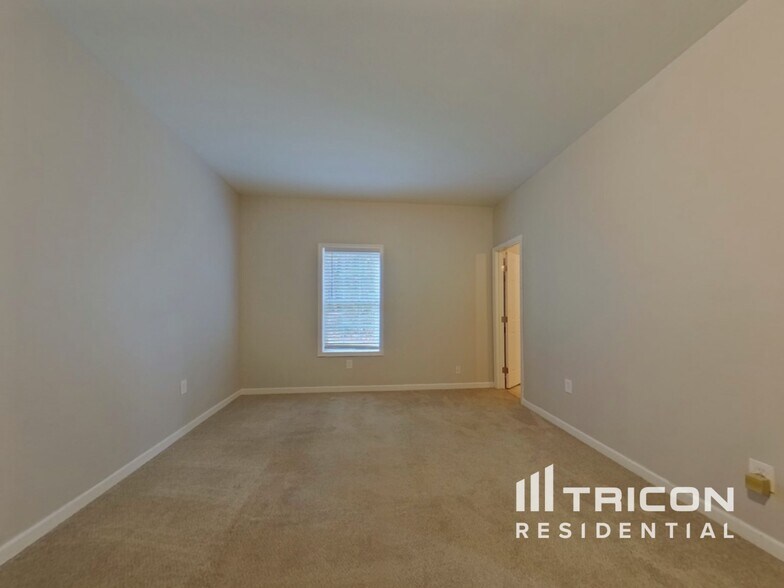 Building Photo - 119 Creekwood Dr