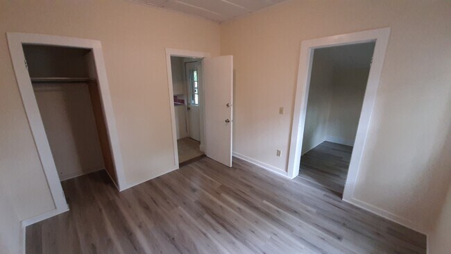 Building Photo - 410 S Aurora St