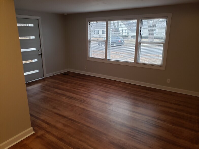 Building Photo - 509 E 27th Ave