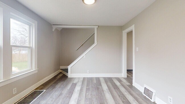 Building Photo - Lorain 2 Bedroom Single Family Home