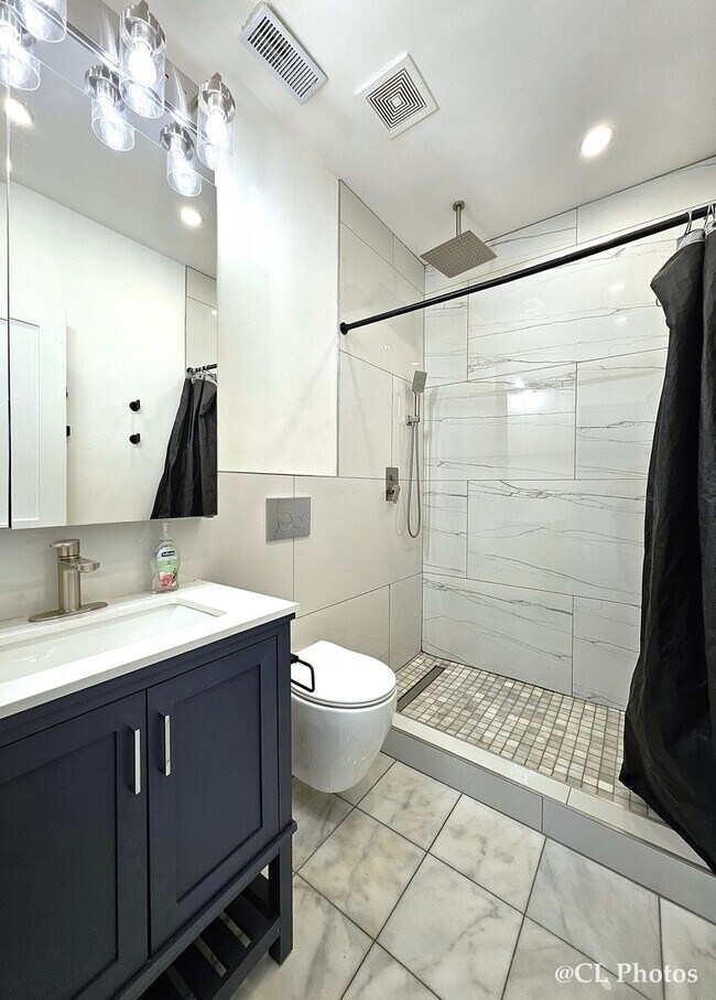 Building Photo - 2924 W 38th Pl