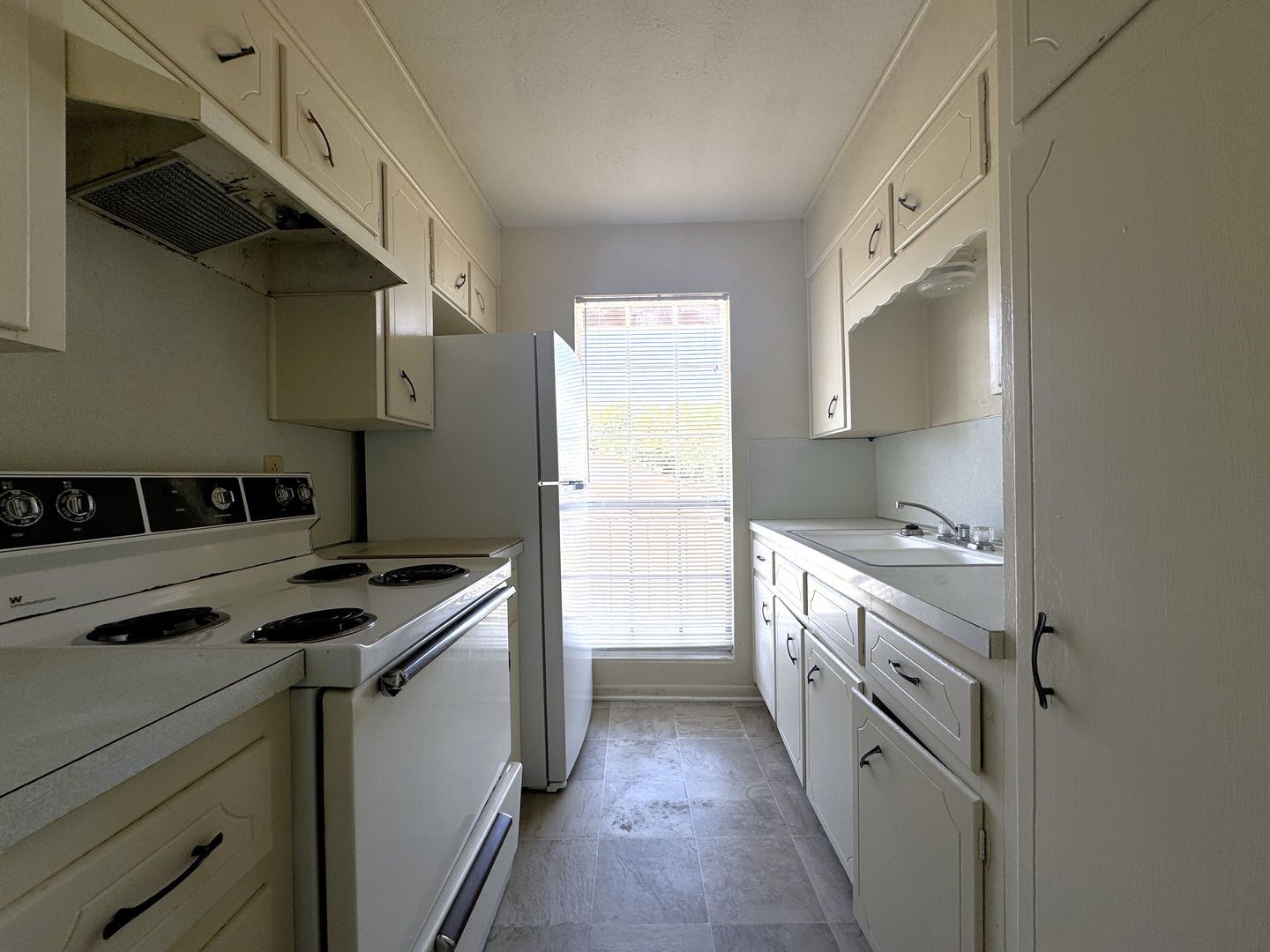 Building Photo - 224 Hold St