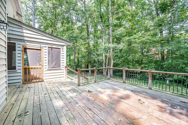 Building Photo - Exceptional Contemporary Features Privacy and a Scenic Back Yard.