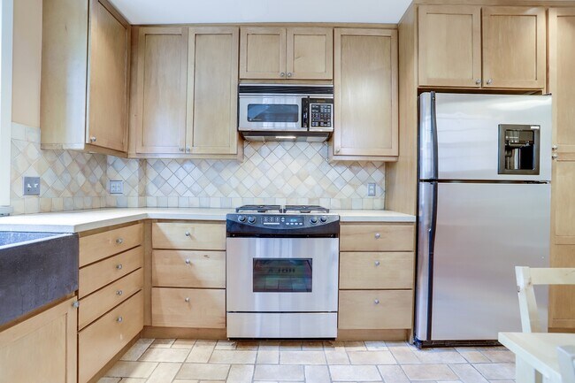 Building Photo - 1512 Swann St NW
