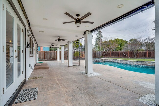 Building Photo - Gorgeous 4 bed 3 bath Home with Pool on Pr...