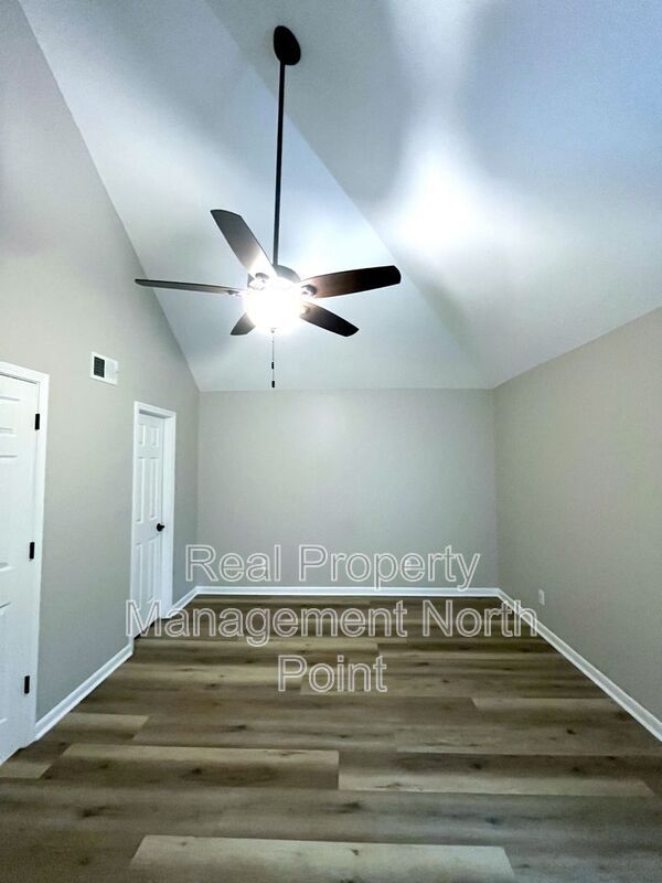 Building Photo - 3030 Steeplechase Dr