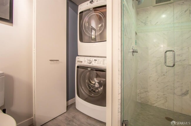 Building Photo - 650 Delancey St