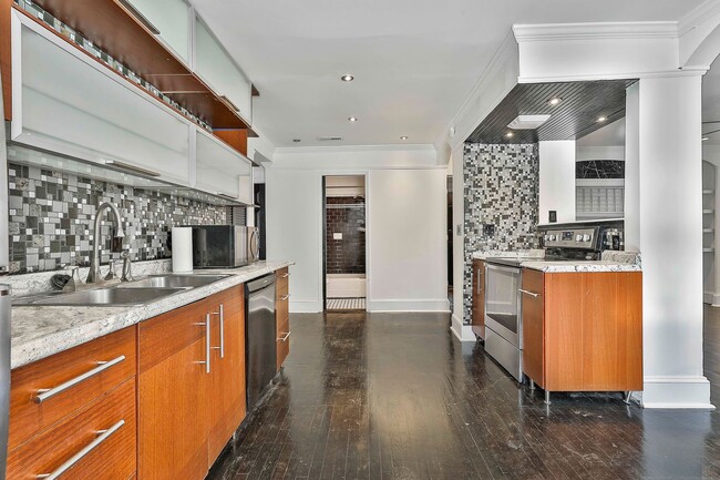 Building Photo - Character-Filled 3BR Home Near Grant Park & Summerhill
