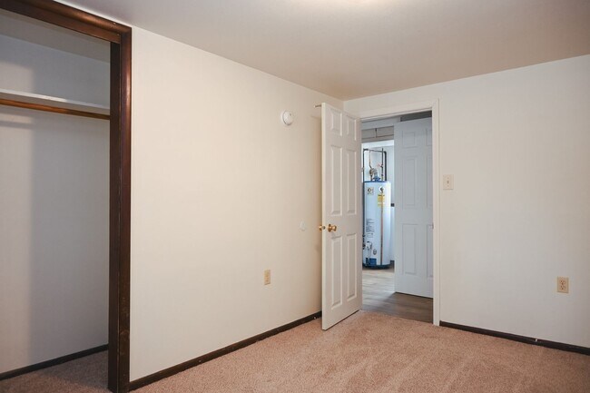 Building Photo - *COMING SOON* Gorgeous 5 Bed 2 Bath Home f...