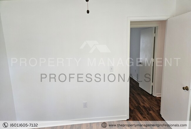 Building Photo - 1732 Brookhollow Cir