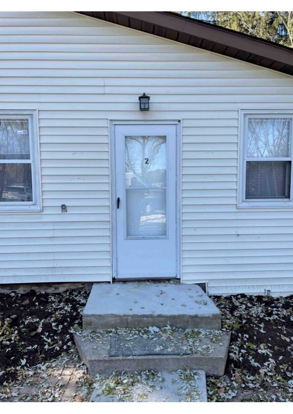 Building Photo - 576 High St NE