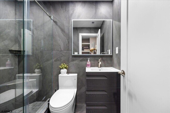 Building Photo - 9616 Pacific Ave