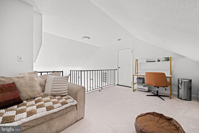 Building Photo - 3050 S Buchanan St