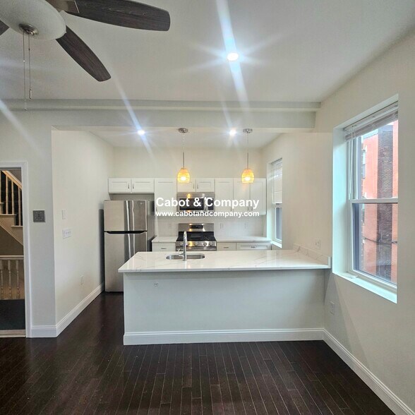 Building Photo - 49 Charter St