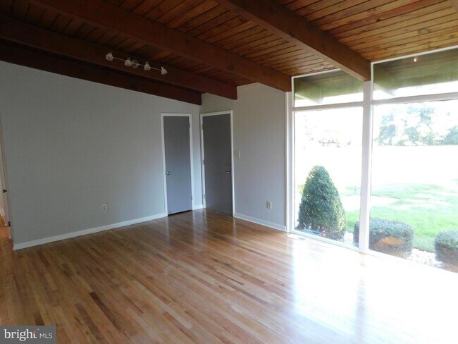 Building Photo - 1242 S Governors Ave