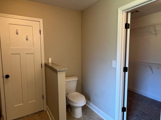 Building Photo - Beautiful Home that looks Brand New / First Full Month's Rent FREE with a 13 Month Lease!!