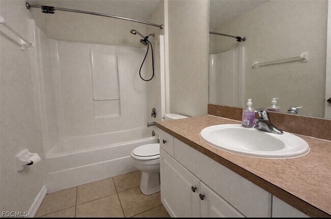 Building Photo - 2010 NE 13th Pl