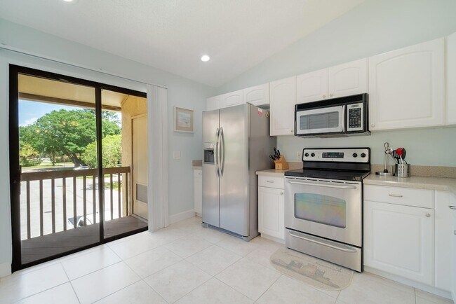 Building Photo - 13095 Belhaven Ct