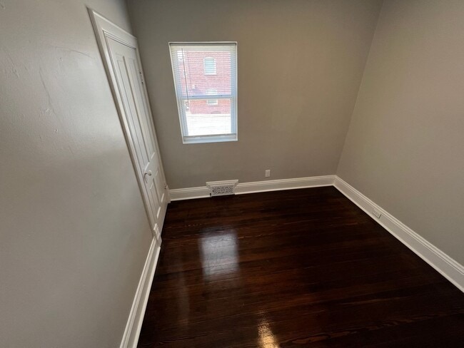 Building Photo - Renovated 2BR House