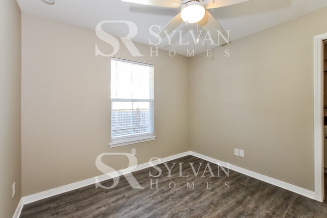 Building Photo - This cute 3BR, 2BA home is move-in ready