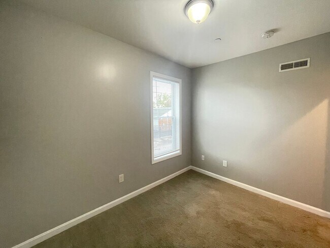 Building Photo - 374 Amory St